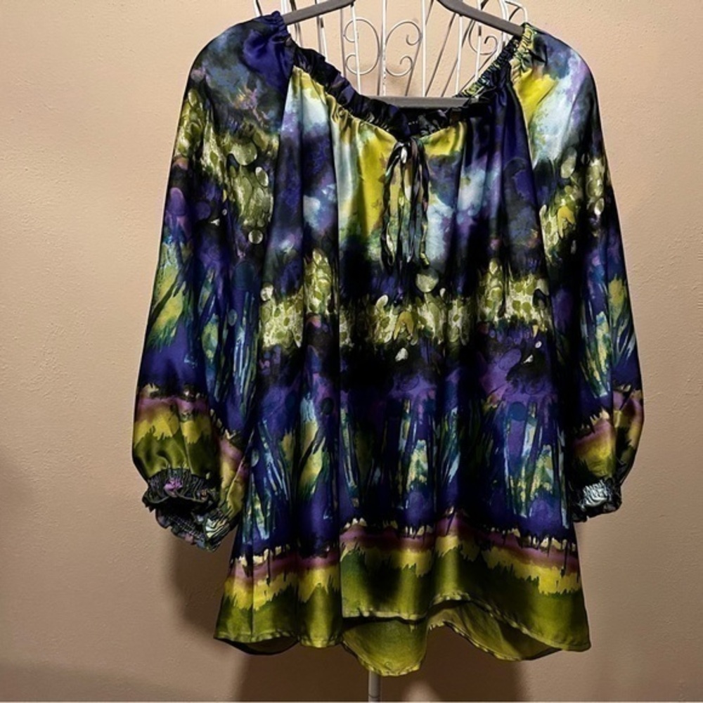 Vibrant Investments Blouse, 18W. EUC.